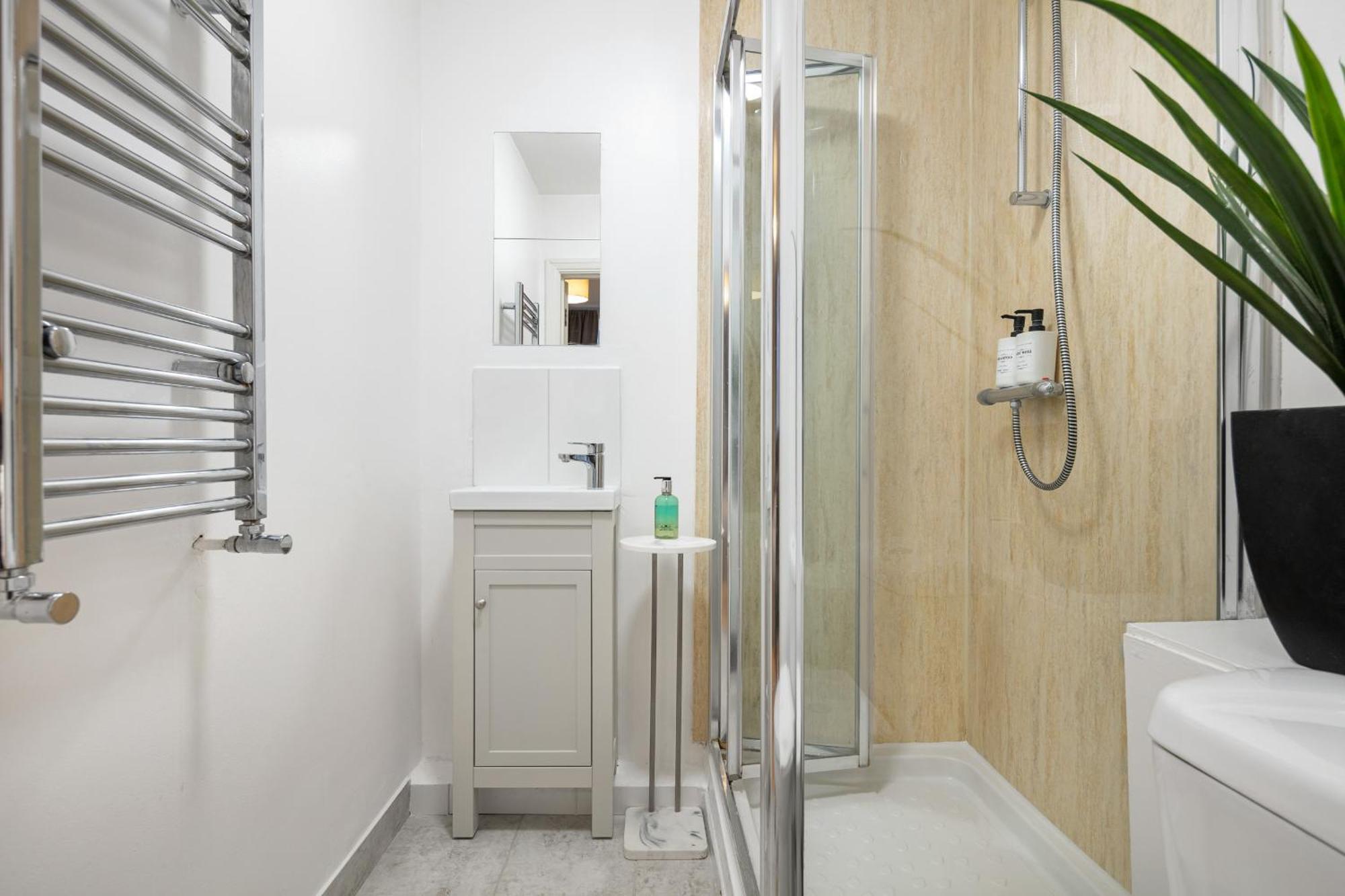 Elegant Kensington Apartment With Patio Londyn Zewnętrze zdjęcie