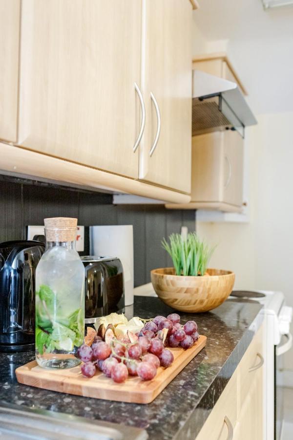 Elegant Kensington Apartment With Patio Londyn Zewnętrze zdjęcie