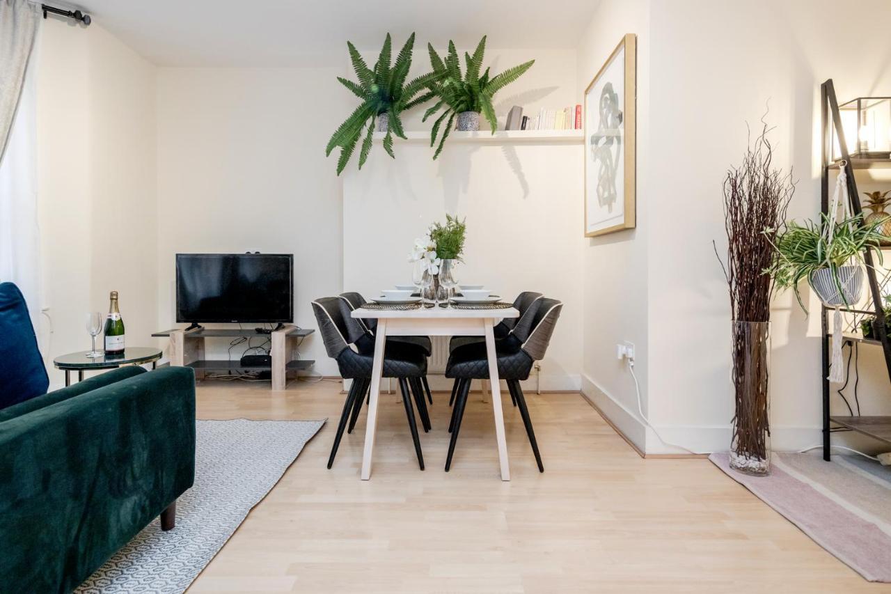 Elegant Kensington Apartment With Patio Londyn Zewnętrze zdjęcie